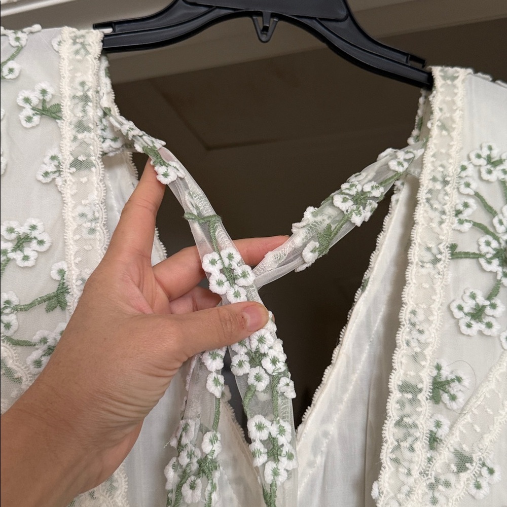 Red Dress x Ever After Heavenly Sights Ivory Floral Print Maxi Dress-M - Picture 8 of 9